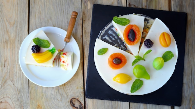 Yogurt cake with fruits