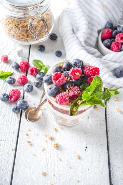 Yogurt parfafait with granola and berries