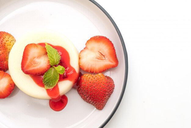 yogurt pudding with fresh strawberries