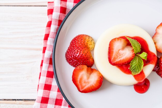 yogurt pudding with fresh strawberries