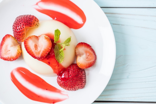 yogurt pudding with fresh strawberries