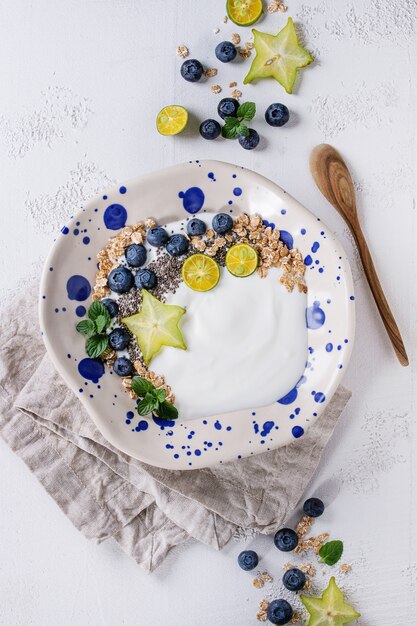 Yogurt smoothie bowl