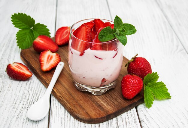 Yogurt with fresh strawberries