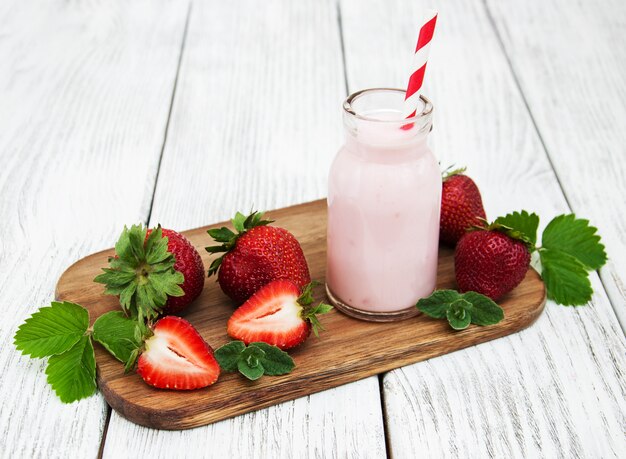 Yogurt with fresh strawberries