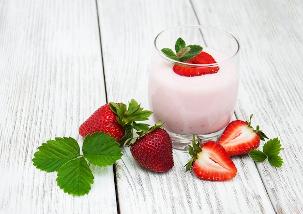 Yogurt with fresh strawberries