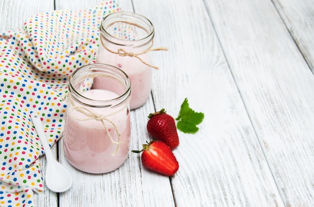 Yogurt with fresh strawberries