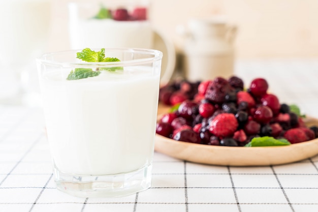 yogurt with mixed berries