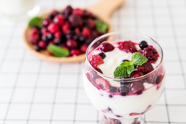 yogurt with mixed berries