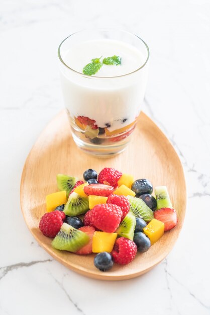 yogurt with mixed fruit 