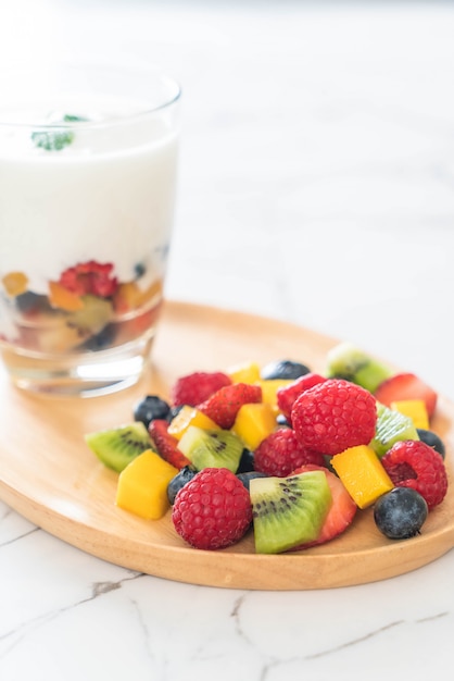 yogurt with mixed fruit 