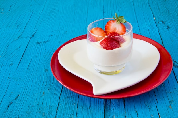 Foto yogurt con fragole.