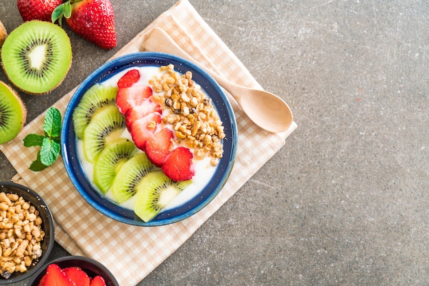 yogurt with strawberry, kiwi and granola 