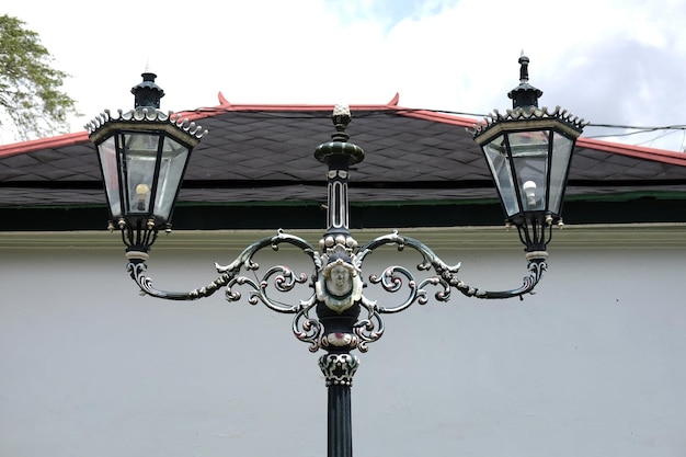 Старинная лампа дворца Джокьякарты Специальная лампа во дворце Кератон в Джокьякарте