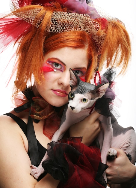 Foto principessa yong con gatto. trucco di fantasia creativa.