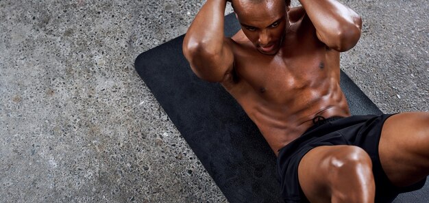 Premium Photo | Youll Look Good And Feel Even Better Shot Of A Sporty Young  Man Doing Sit Ups As Part Of His Exercise Routine