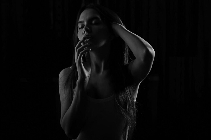 Photo young adult girl dreaming