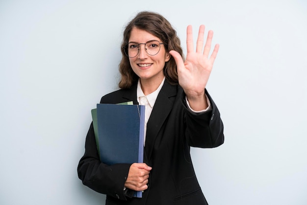 Studente universitario del maestro della donna graziosa del giovane adulto