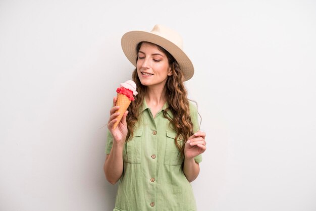 젊은 성인 예쁜 여자 여름과 아이스크림 개념