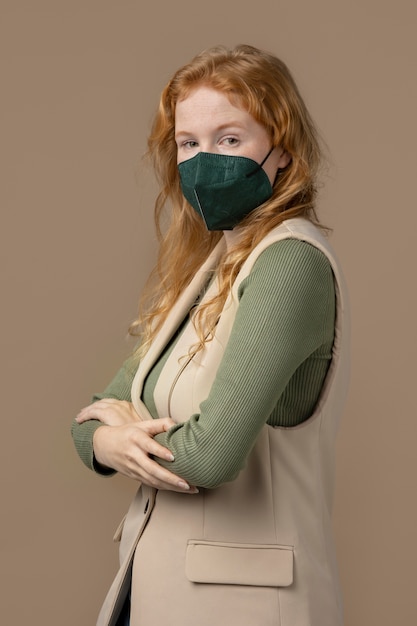 Photo young adult wearing face mask