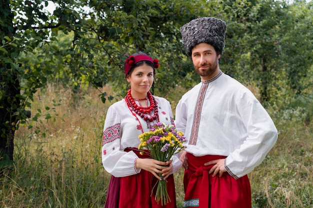 Photo young adults wearing folk dance costume