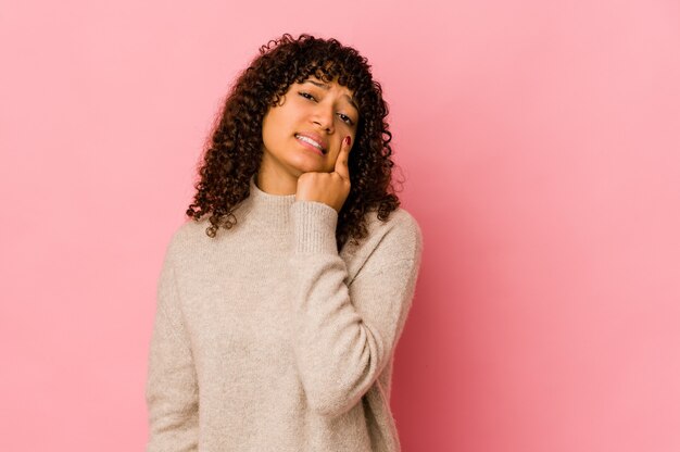 Young african american afro woman isolated crying, unhappy with something, agony and confusion concept.