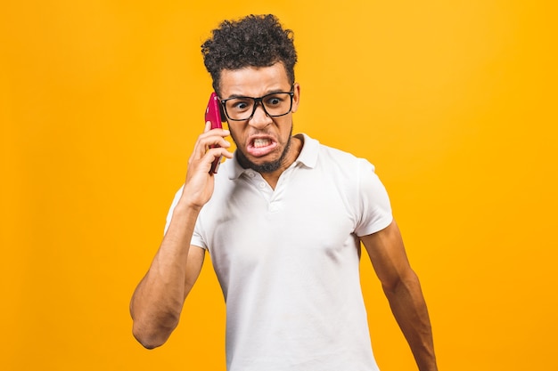 Photo young african american man using smartphone stressed, shocked with shame and surprise face