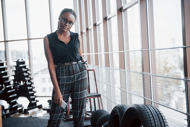 A young African American woman in stylish clothes.