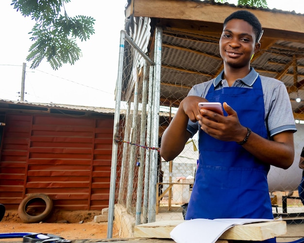 Photo young african carpenter standing holding working calling