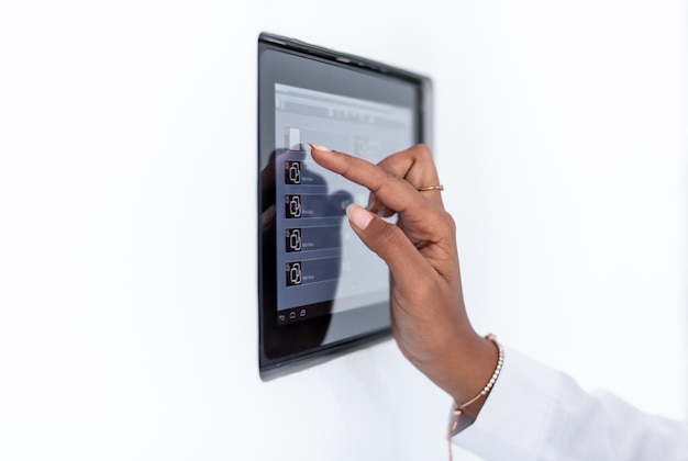 Photo young african modern muslim woman using smart home screen control system