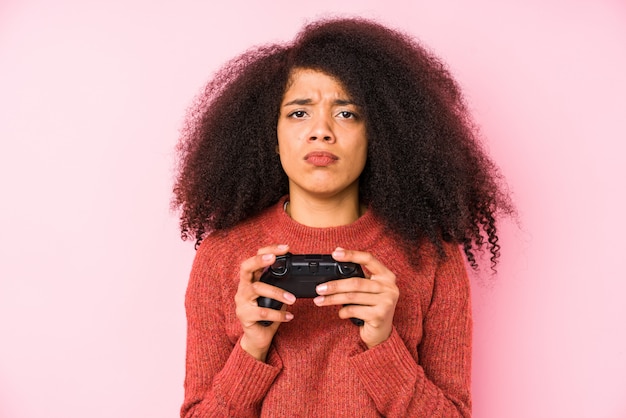 Young afro woman holding a play command