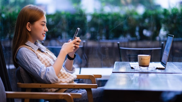 Young Asian business woman working at coffee shop