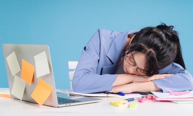 Young Asian businesswoman working on background