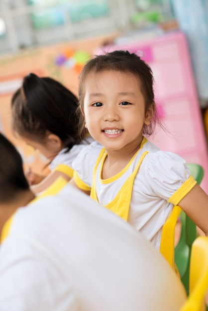 若いアジアの女の子