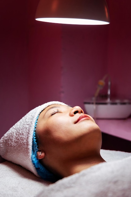 Young asian woman relaxing on the beauty center