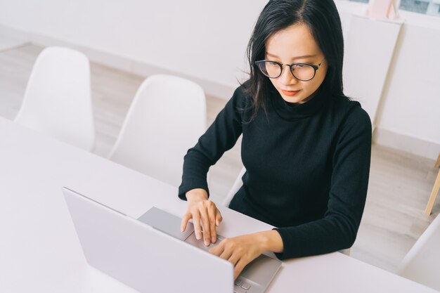 Young asian woman using laptop in the office