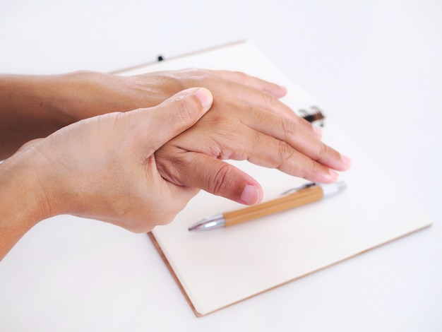 Photo young asian working woman suffering hand pain, trigger finger and massage on painful wrist. medical symptom and healthcare concept.