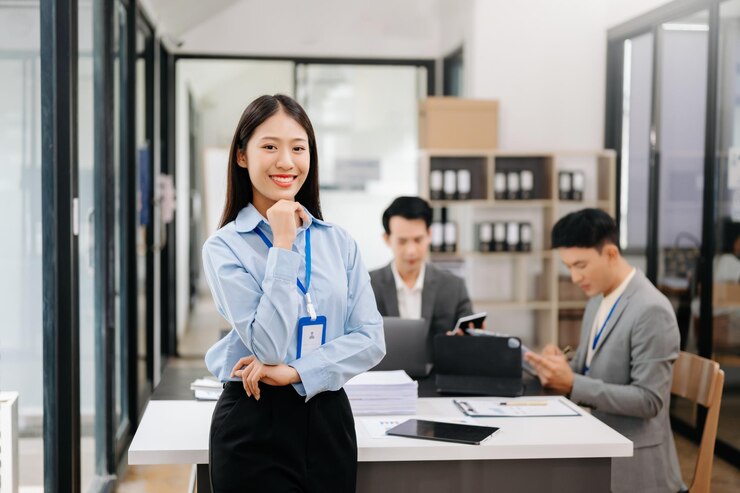 Photo young attractive asian female office worker business suits smiling at camera in office xa