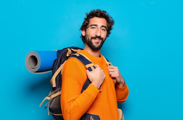 Photo young bearded man hiker concept