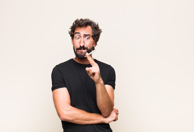 Photo young bearded man smoking a cigarette