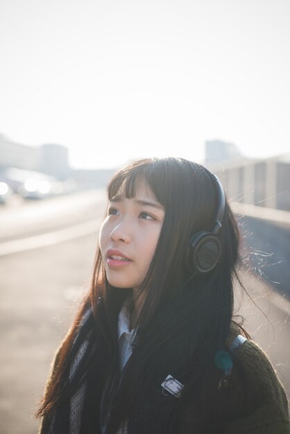 Photo young beautiful asian hipster woman