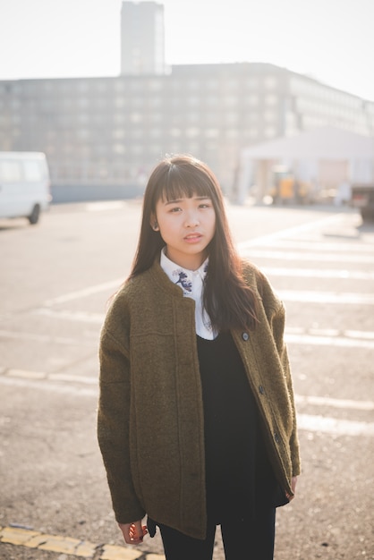 Photo young beautiful asian hipster woman