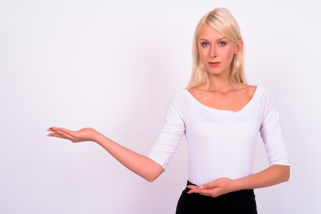 Photo young beautiful blonde businesswoman against white space