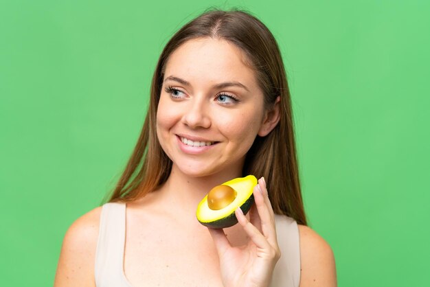 Foto giovane bellissima donna bionda su uno sfondo isolato