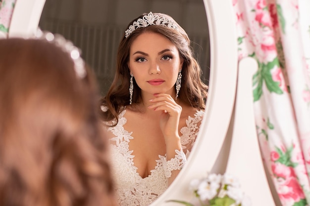 Photo young beautiful bride with brunette wedding hairstyle and makeup