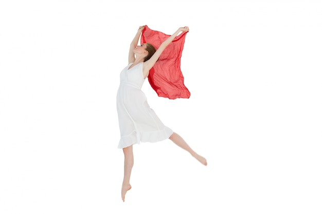 Молодая красивая танцовщица с красным шарфом