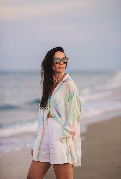 Photo young beautiful woman on beach vacation on caribs