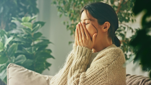 写真 若い美しい笑顔の女性