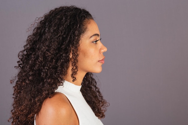 Young black Brazilian woman side profile looking to the right