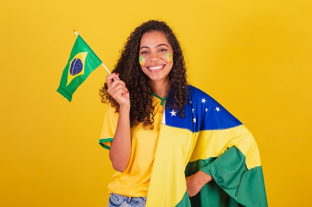 Photo young black brazilian woman soccer fan waving flag patriotic nationalist