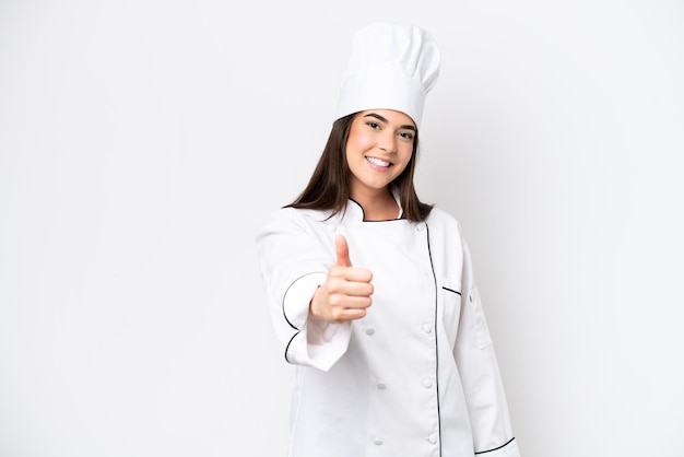 Foto donna giovane chef brasiliano isolata su sfondo bianco con i pollici in su perché è successo qualcosa di buono